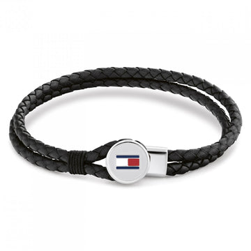 Διπλό βραχιόλι Tommy Hilfiger 2790654 δερμάτινο σε μαύρο χρώμα που δένει με ατσάλινο κούμπωμα σε ασημί χρώμα.